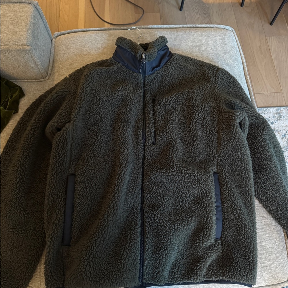 Uniqlo Men's Olive Green Fleece Jacket